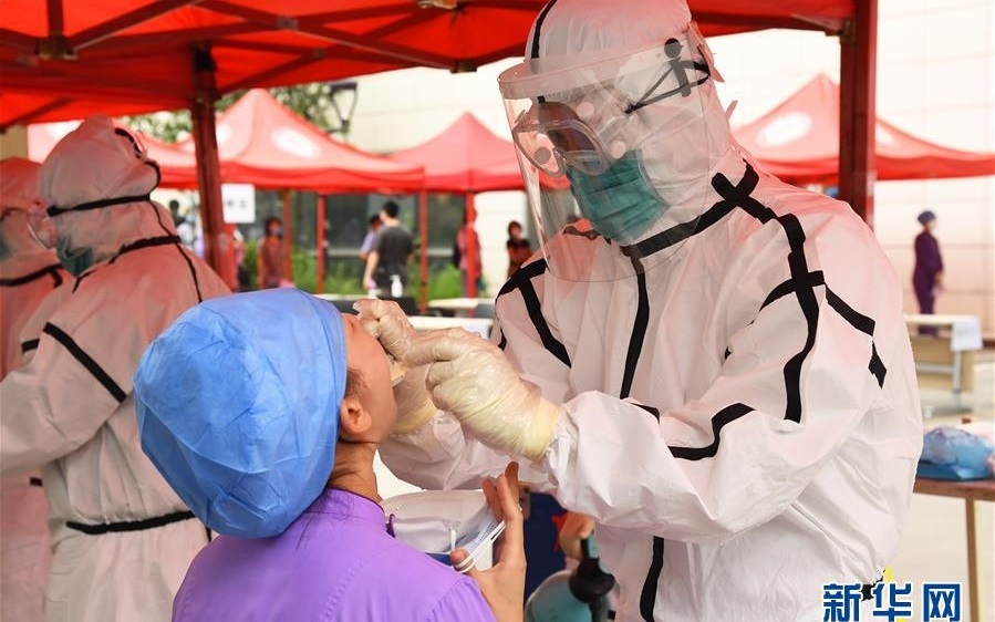 Trung Quốc nới visa cho người tiêm vaccine nước này sản xuất, EU bị chỉ trích về vaccine